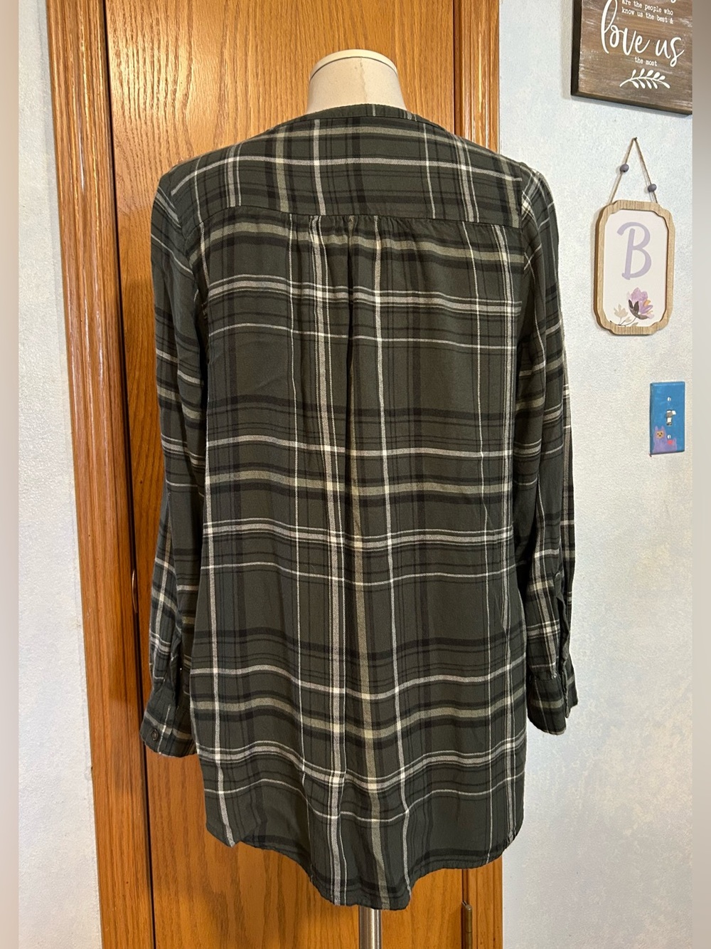 Universal Thread Green & Black Plaid Top - Picture 3 of 6